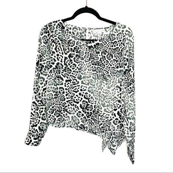 ⚠️ Socialite Tie Front Long Sleeve Blouse Size S - Picture 2 of 8